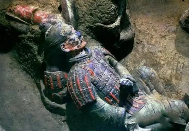 Why did the Terracotta Warriors lose their color?